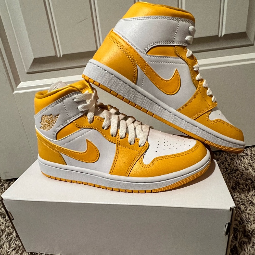 Womens Jordan 1 Mid University Gold